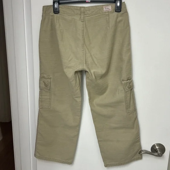 35. Levi Strauss Signature khaki cargo capri pants, Size Misses 4, 100% cotton - Picture 3 of 15